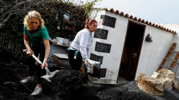 Los afectados por el volcán vuelven a salir a la calle en busca de respuestas