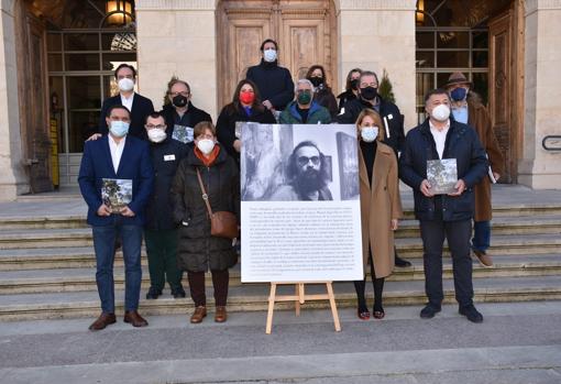 Familiares del artista junto a reponsables del Ayuntamiento y la Diputación de Cuenca