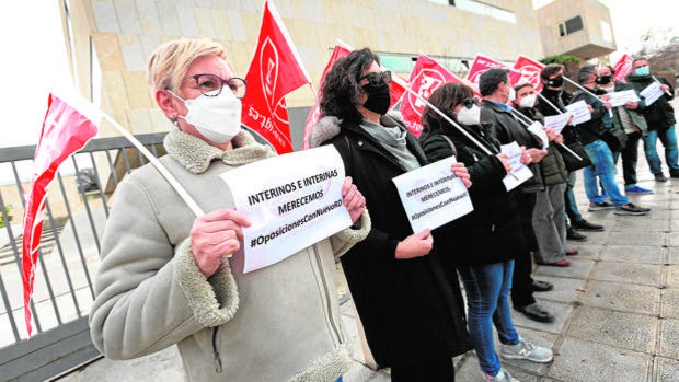 UGT pide retrasar las oposiciones a Maestro de 2o22 para favorecer a los interinos