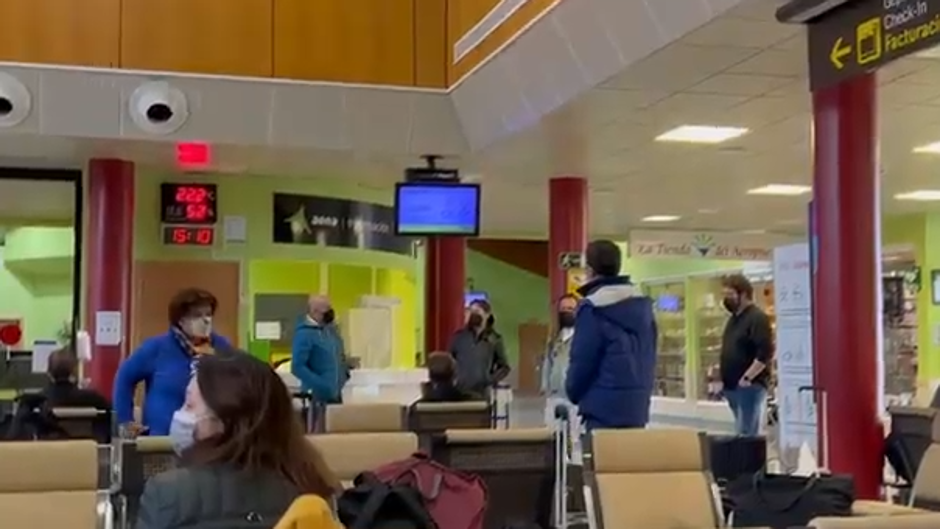 Concierto improvisado en el aeropuerto de El Hierro