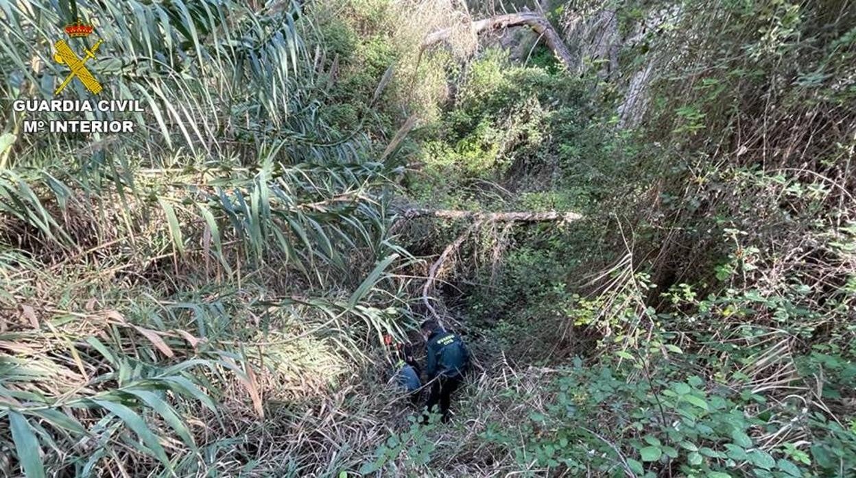 El barranzo de difícil acceso en el que ha sido hallado el cadáver