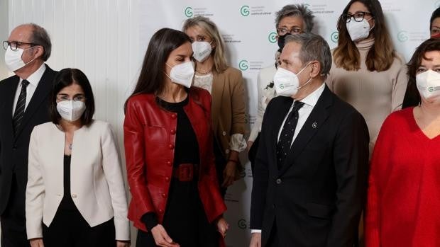 La Reina denuncia la desigualdad en la lucha contra el Cáncer