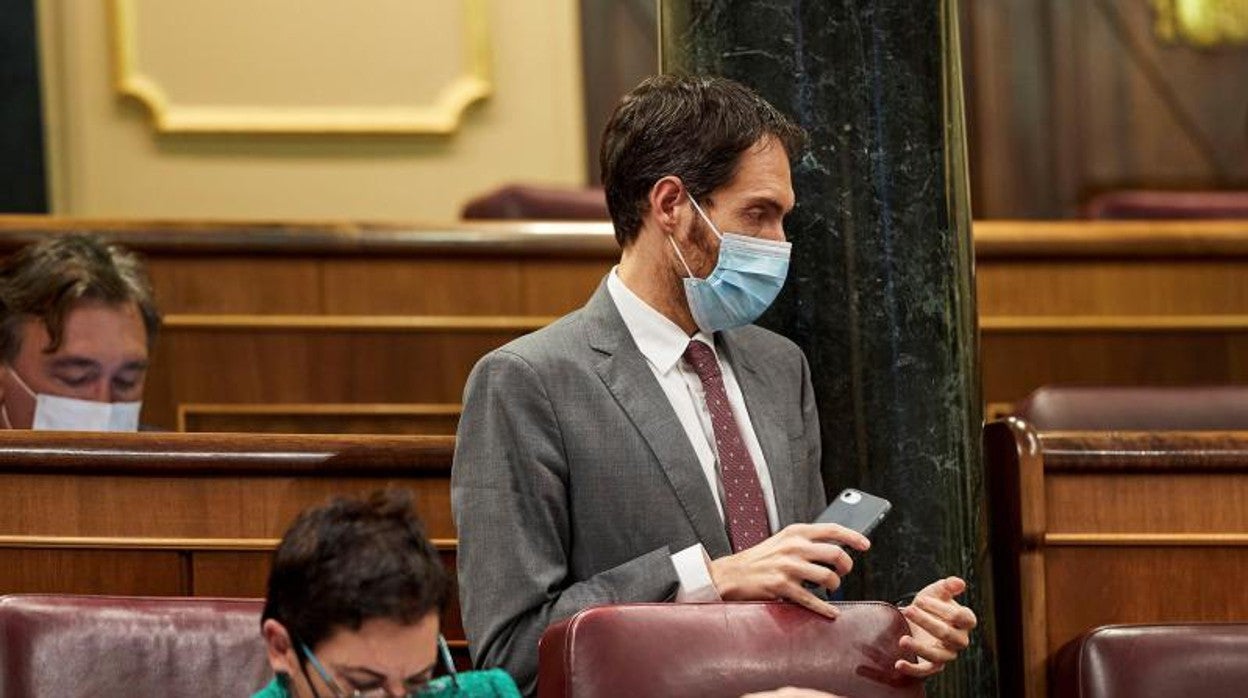 Sergio Sayas, durante el pleno parlamentario del jueves