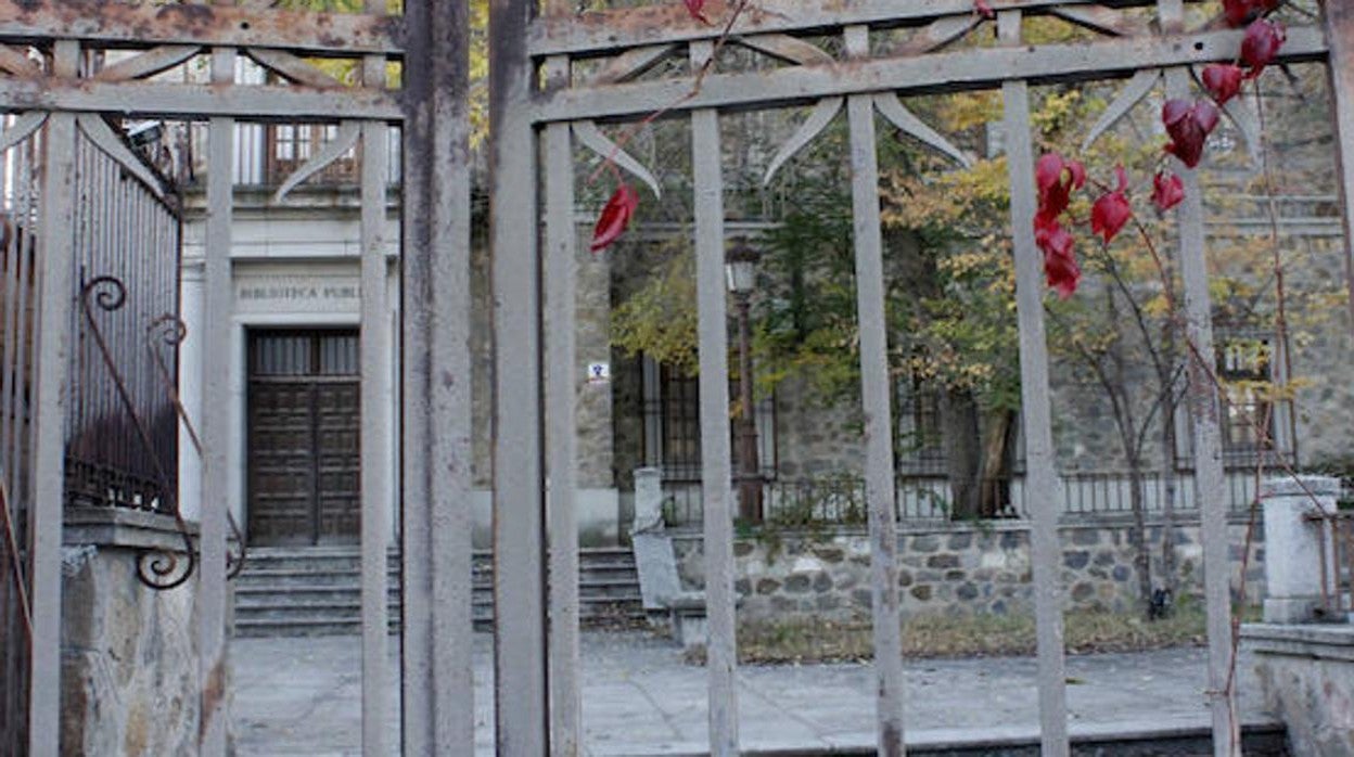 Biblioteca del Miradero, cerrada a cal y canto