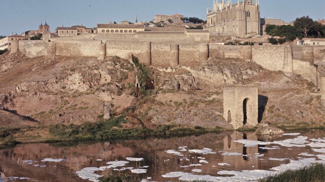 Esta es la foto más antigua que existe donde se ven las espumas del Tajo, en 1967