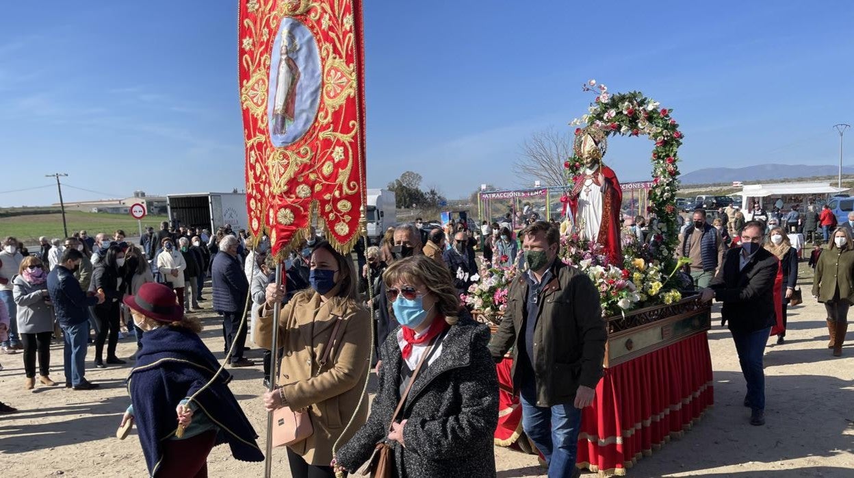 Procesión con la imagen de San Blas