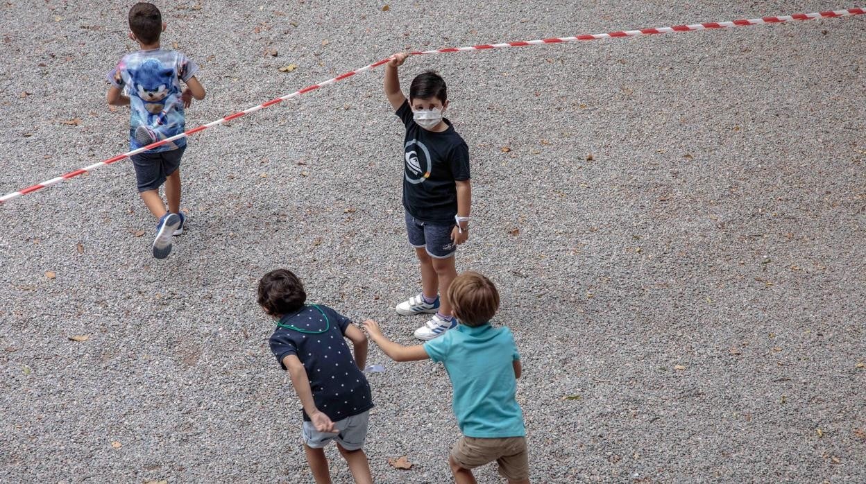 Imagen de archivos de un grupo de niños en un colegio de Valecncia