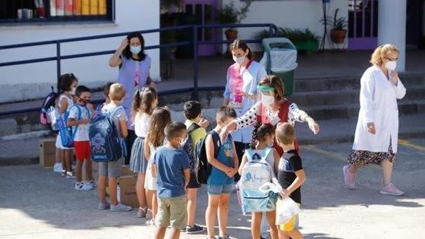 Desde este jueves, fin de las mascarillas en los recreos de los colegios madrileños