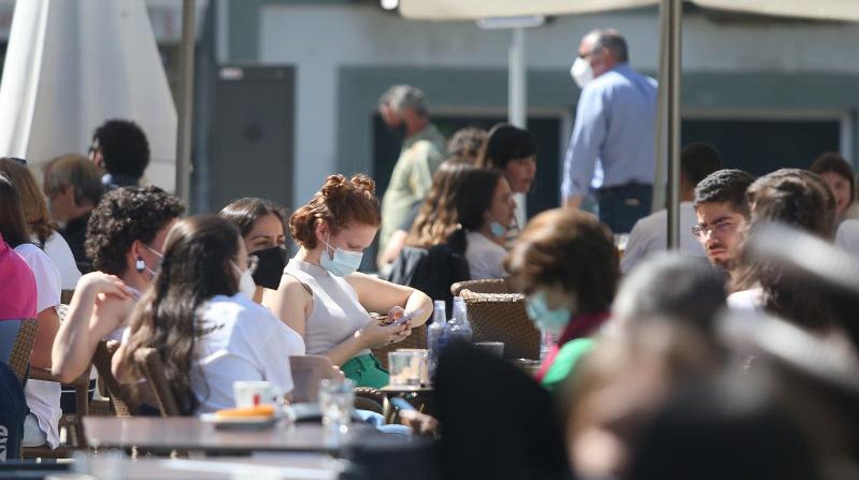 Galicia se quita la mascarilla en la calle pero la Xunta la recomienda donde haya aglomeraciones