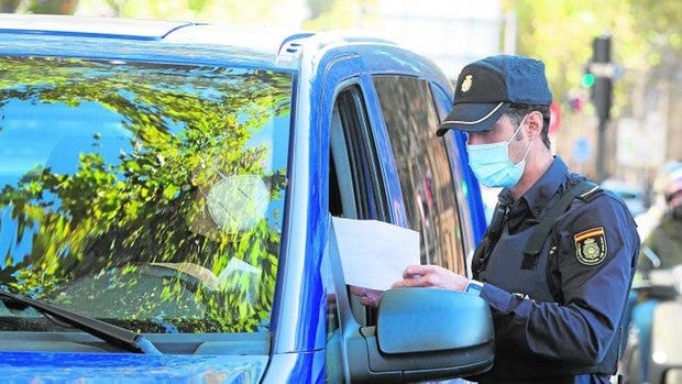 Un joven abre la cabeza a su madre a muletazos en su vivienda de San Blas