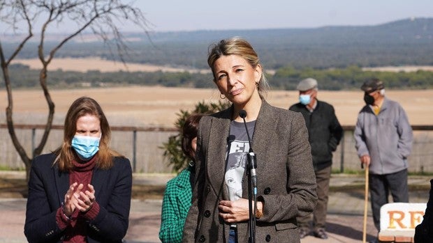 Yolanda Díaz se refugia en un pueblo de 850 vecinos para su único mitin