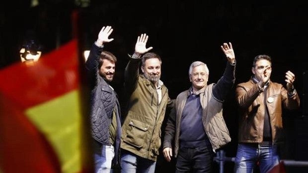 Santiago Abascal y Juan García-Gallardo durante el cierre de campaña