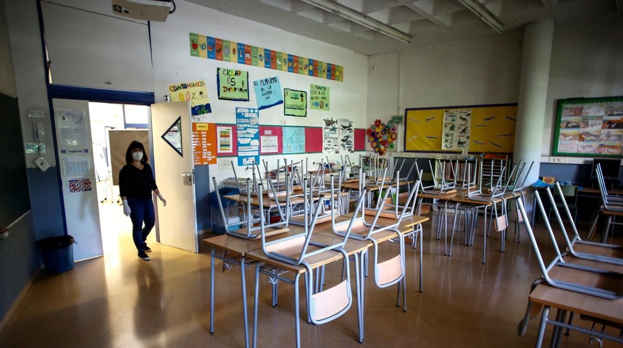 Imagen de una aula vacía en un Centro de Educación Primaria de Cataluña