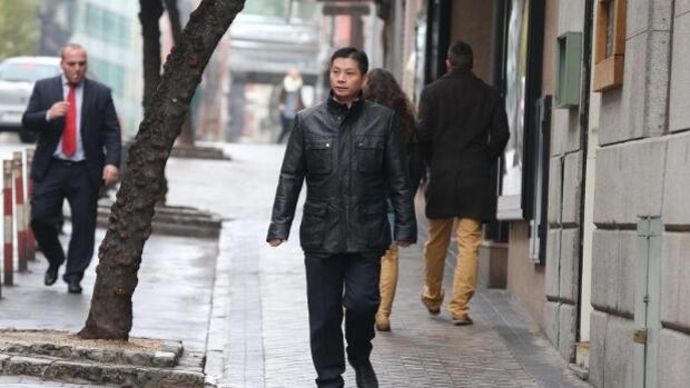 El juez manda al banquillo al presunto líder de la mafia china Gao Ping y un centenar de personas