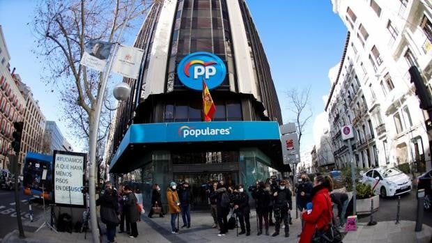 Génova pilotará el expediente informativo contra Ayuso, y no el PP de Madrid