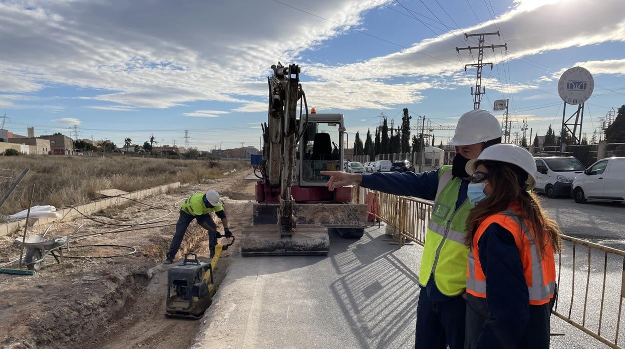 Obras de renovación en la tubería principal de abastecimiento de agua potable en San Vicente del Raspeig