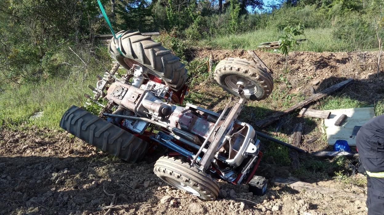 Tractor volcado, en una imagen de archivo