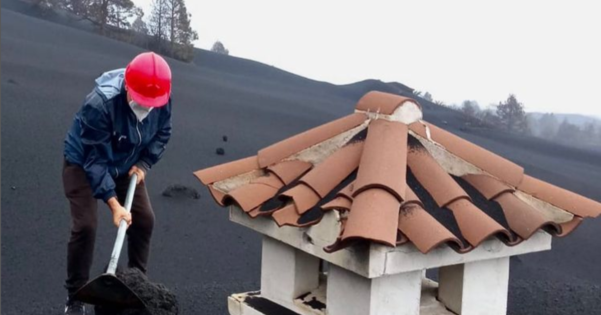 Está a apenas 150 metros del cono, la ceniza la ha sepultado por completo