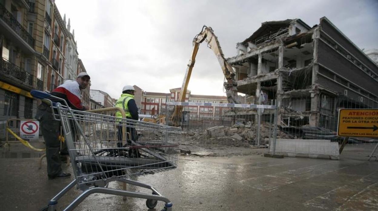 Obras de derribo del Mercado de Barceló, en el año 2010