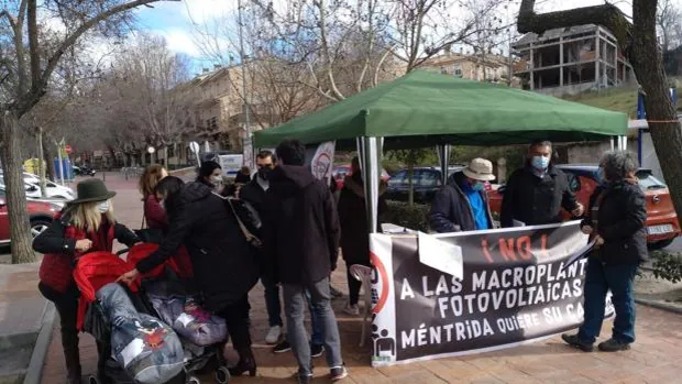 1.200 firmas de apoyo a las alegaciones contra las macroplantas fotovoltaicas de Viridi en Méntrida