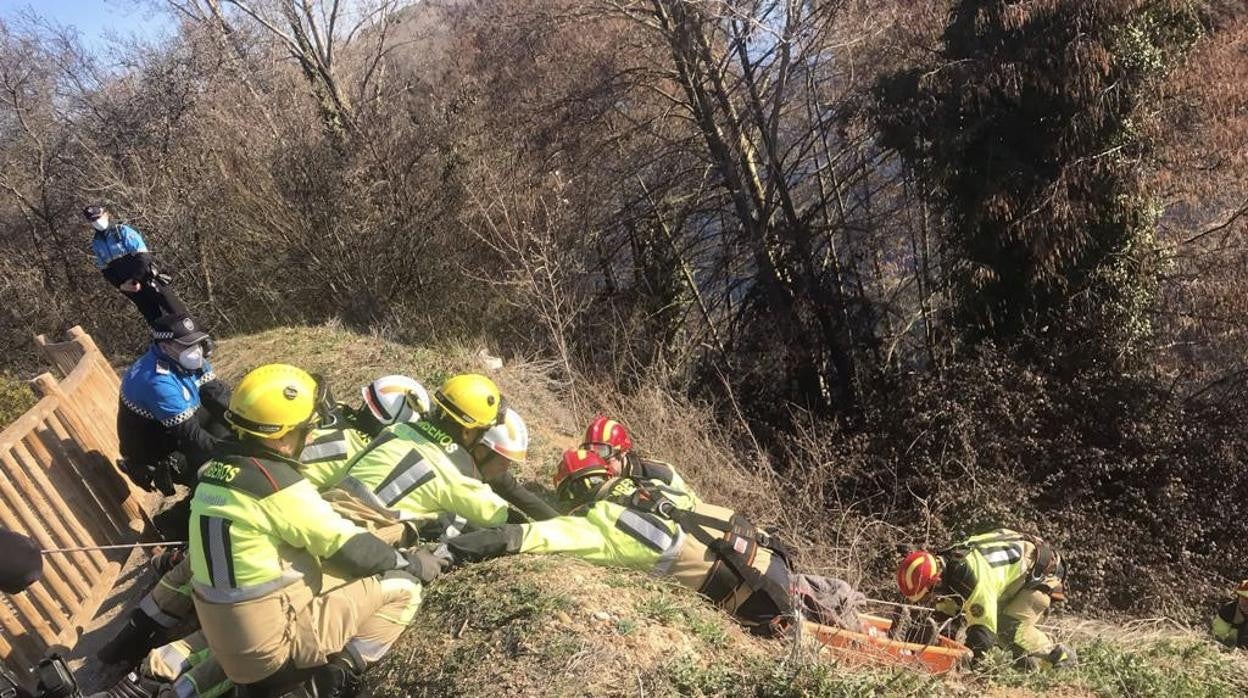 Agentes de la Policía Local y de los Bomberos de Valladolid intervienen en el rescate