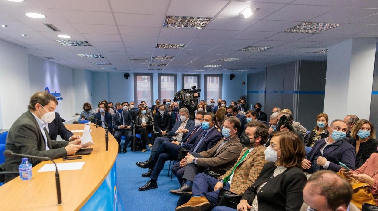 Mañueco junto a presidentes provinciales y otros cargos del PP en una imagen de archivo