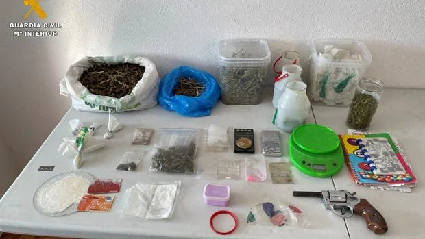 Dos jóvenes detenidos en Alfajarín (Zaragoza) por tráfico de drogas