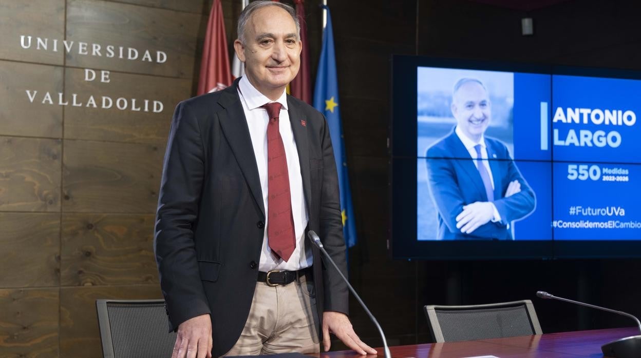 Antonio Largo, durante la presentación su candidatura para revalidar su cargo como rector de la Universidad de Valladolid