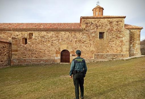 Paralizan una subasta en Francia de dos coronas robadas en los 70 a la Virgen de la Blanca de Noviercas (Soria)