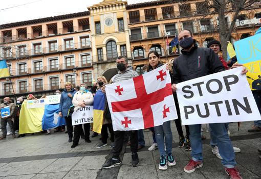 Los manifestantes han reclamado medidas contra Putin y han pedido que termine la invasión