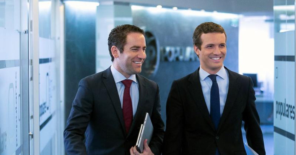 Teodoro García Egea y Pablo Casado en la sede del PP