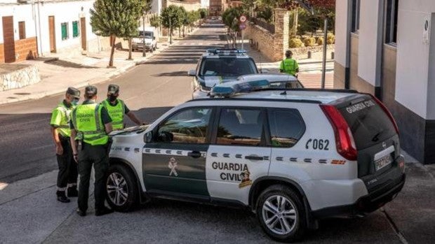 Muere de un infarto en un cuartel de la Guardia Civil tras amenazar a los agentes con un cuchillo