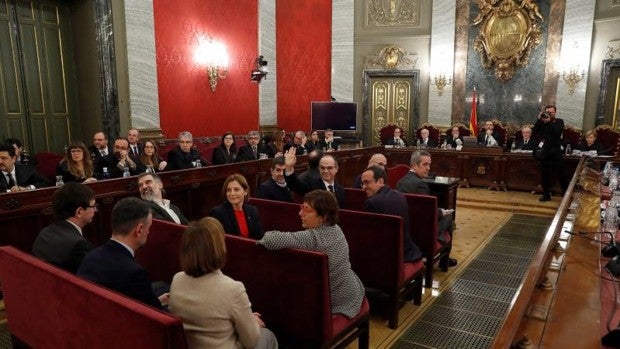 Dos magistrados critican que los recursos de los indultos se rechazaran de un plumazo