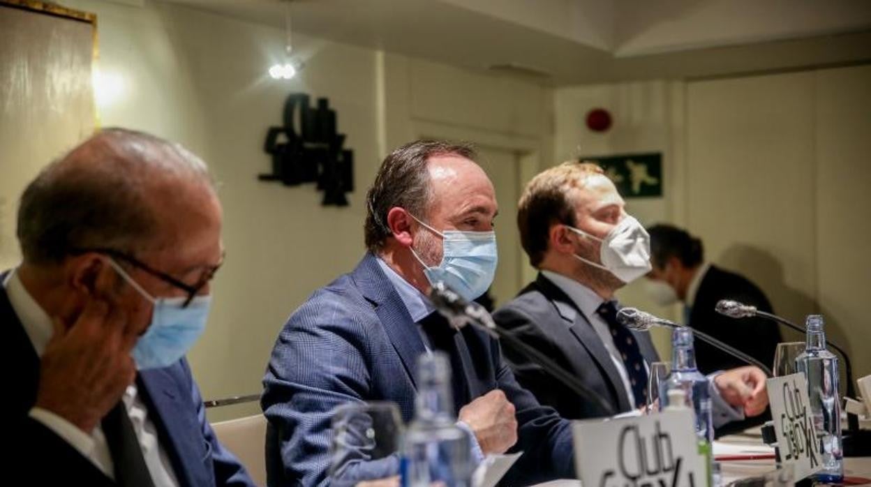 El presidente de Unión del Pueblo Navarro (UPN), Javier Esparza Abaurrea durante el coloquio en el Club Siglo XXI