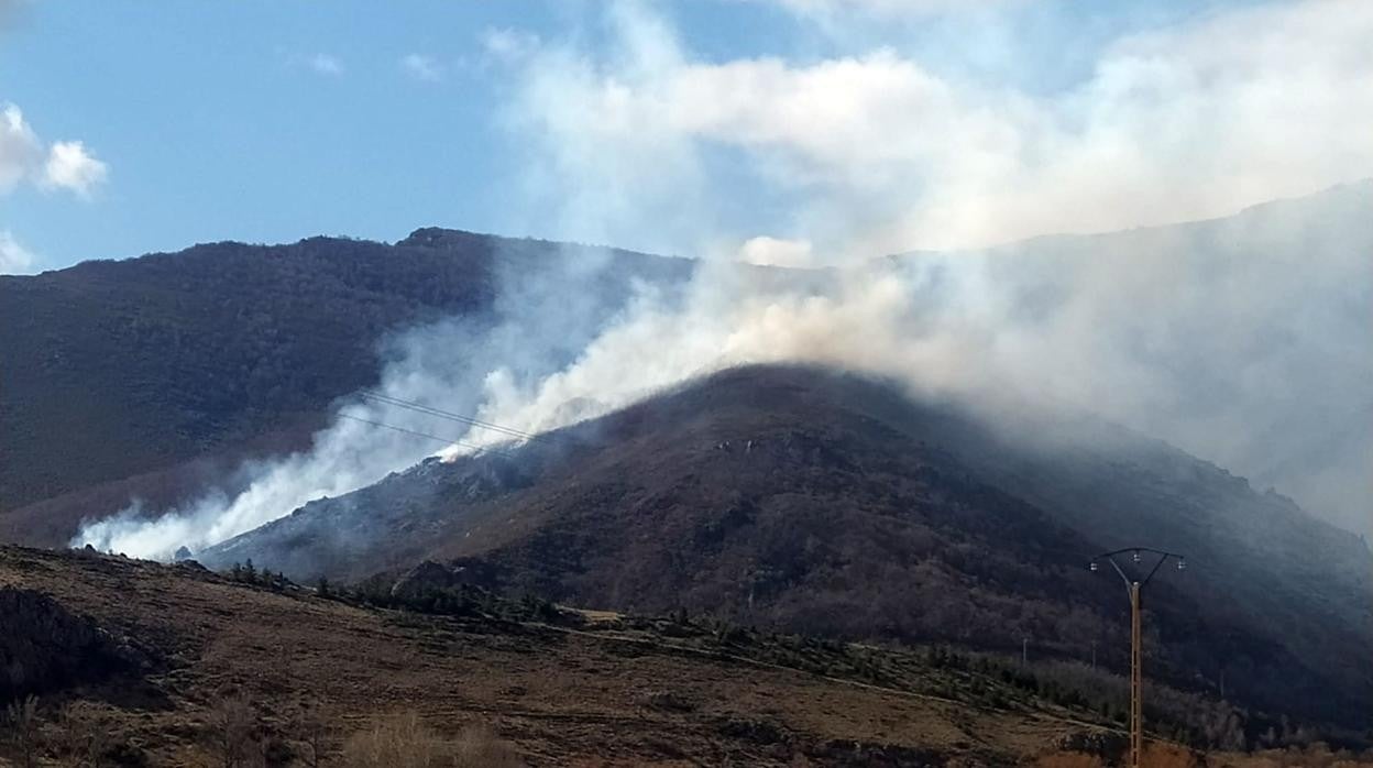 Incendio Forestal en Sena de Luna