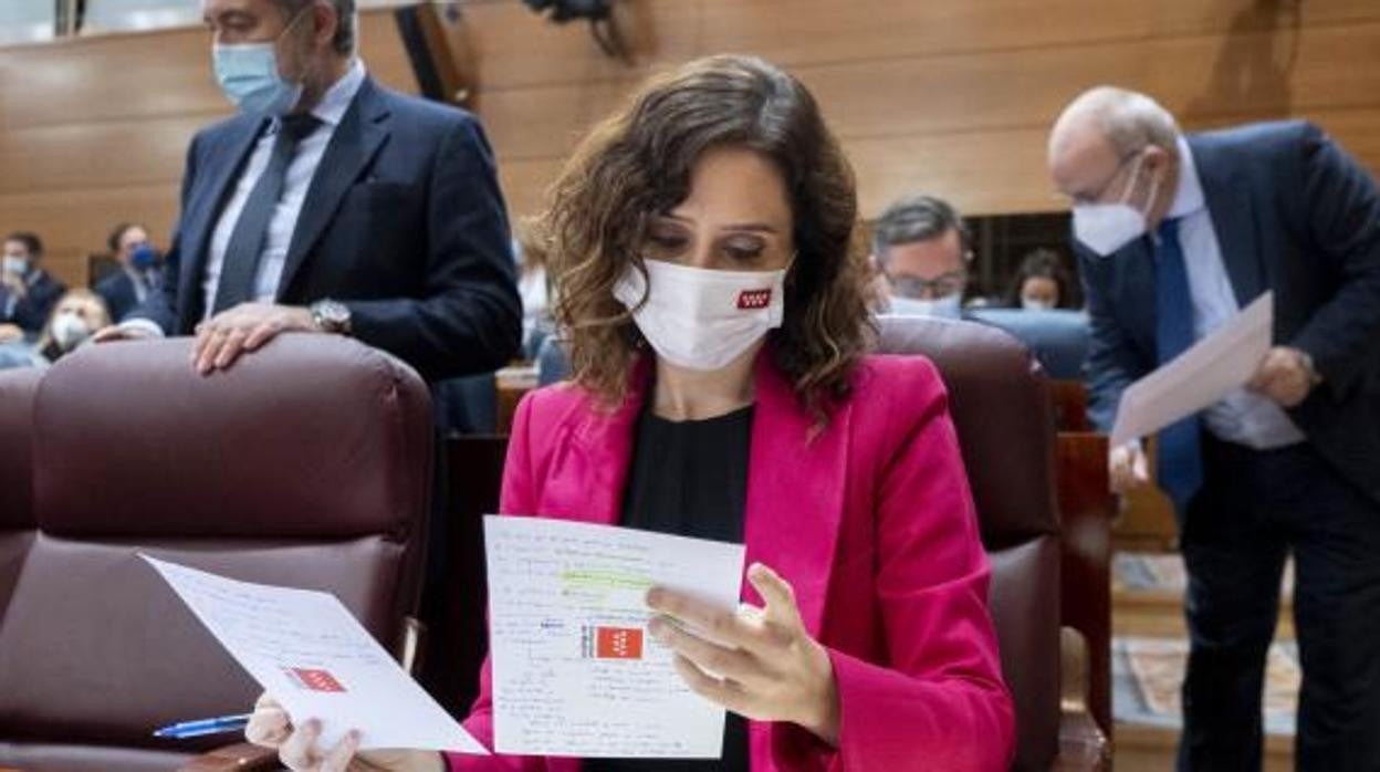 La presidenta madrileña Isabel Díaz Ayuso, durante un pleno de la Asamblea de Madrid