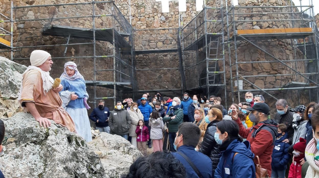 Represenación de una obra teatralizada en el castillo de Consuegra