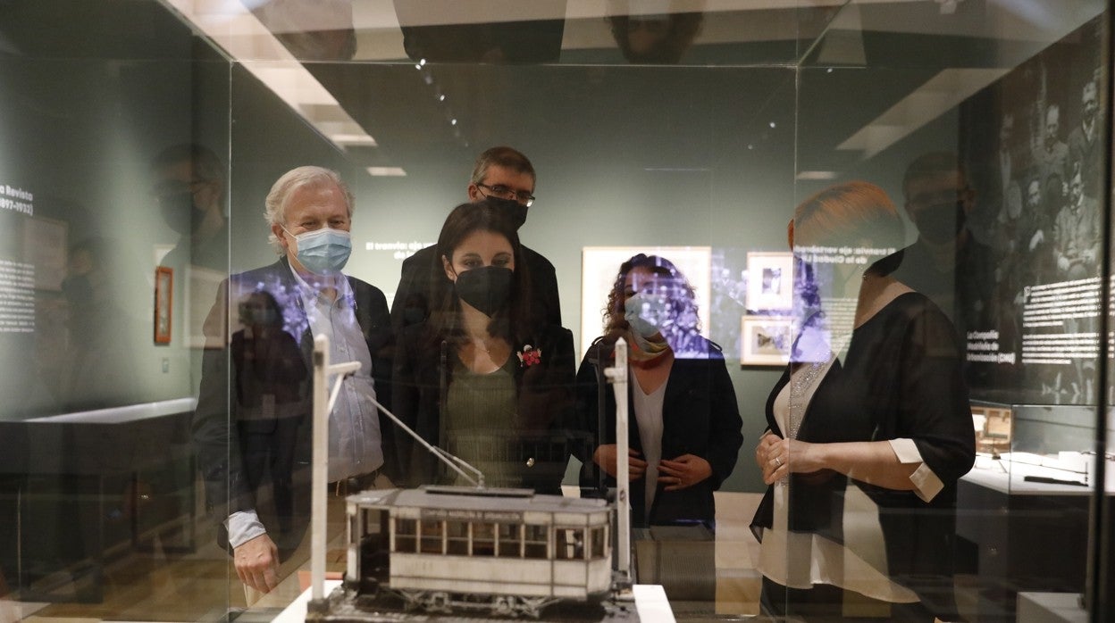 La delegada de Cultura, Andrea Levy, durante la visita a la exposición de Arturo Soria en el Museo de Historia de Madrid