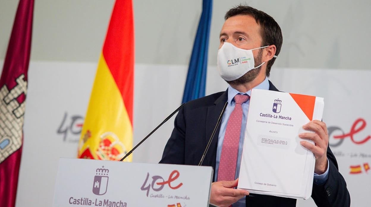 El consejero de Desarrollo Sostenible del Gobierno de Castilla-La Mancha, José Luis Escudero, en rueda de prensa