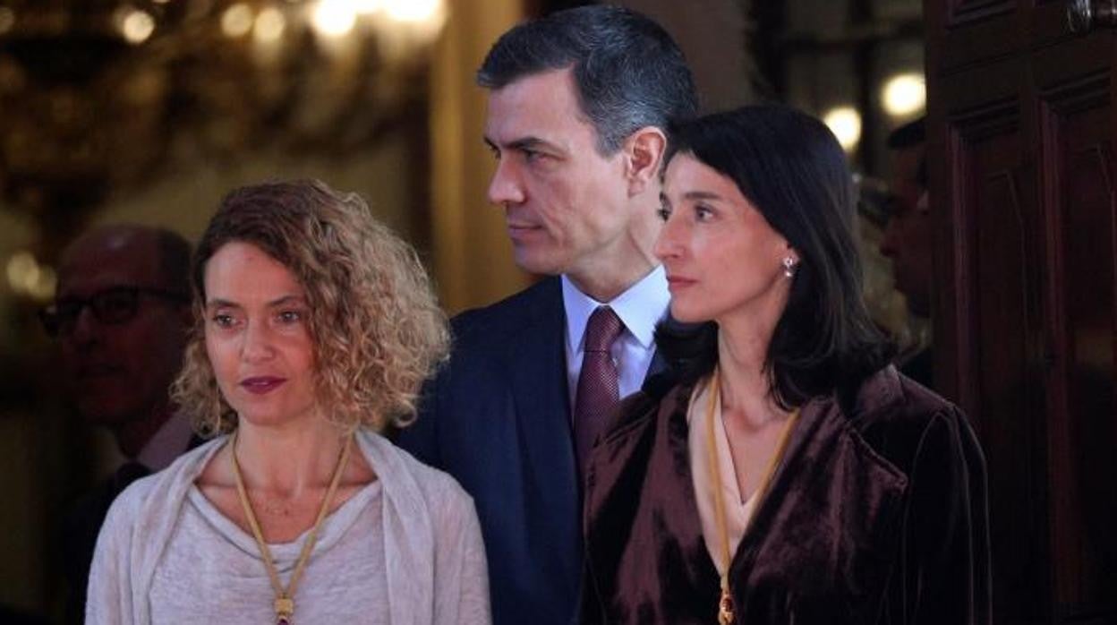 El Gobierno ha pilotado esta polémica oposición desde el Ministerio de Justicia, que dirige Pilar Llop. En la imagen, Pedro Sánchez entre Llop y la presidenta del Congreso, Meritxell Batet