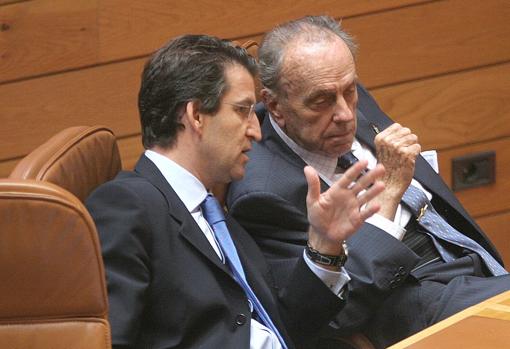 Núñez Feijóo, junto a Manuel Fraga en el Parlamento gallego durante su etapa de vicepresidente de la Xunta