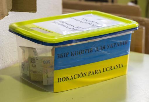 Caja con donativos para los afectados por la guerra