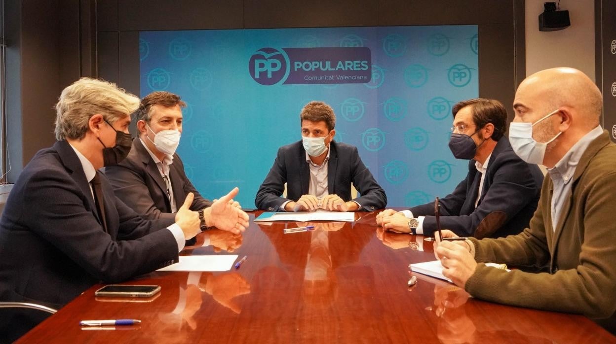 Reunión de Carlos Mazón con el sector de la automoción