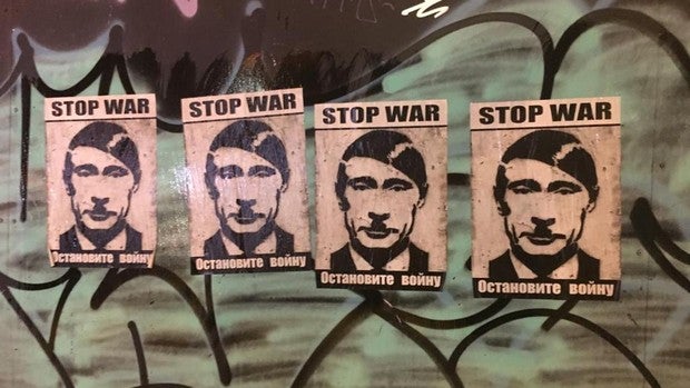 La mano detrás de los carteles contra Putin que llenan las calles de Madrid