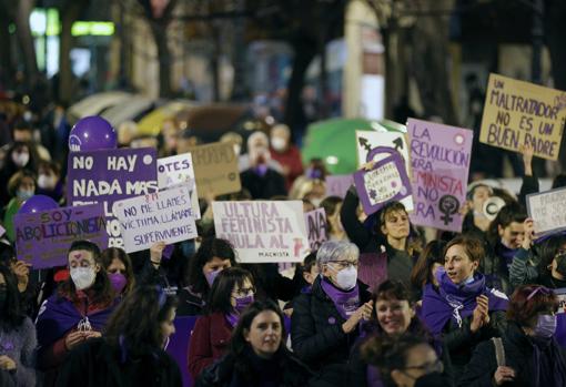 Imagen de la multitudinaria manifestación celebrada este martes por el Día de la Mujer en Valencia