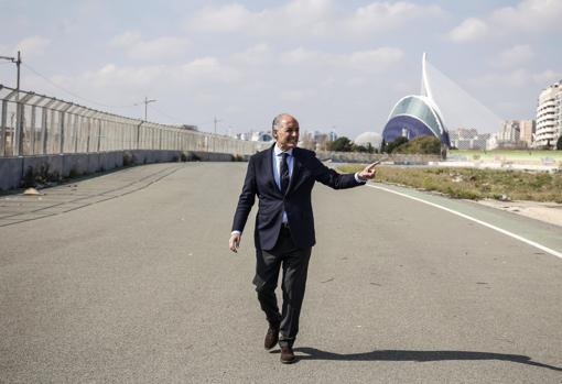 Francisco Camps, en los terrenos del PAI del Grao, en Valencia, este jueves