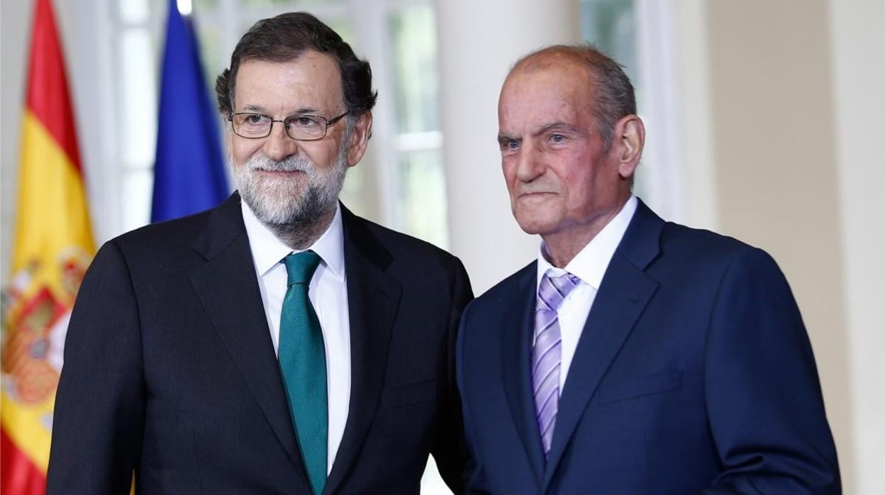 Magín Froiz junto a Mariano Rajoy en la entrega de la Medalla al Mérito del Trabajo en 2017