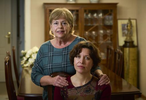 Consuelo Alonso posa junto a Lana Schevchuk, con la que convive desde el pasado 4 de marzo