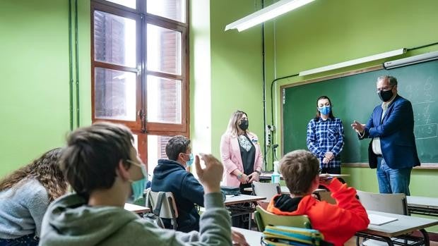 La Comunidad de Madrid ha escolarizado ya a 68 menores refugiados ucranianos en 27 centros educativos