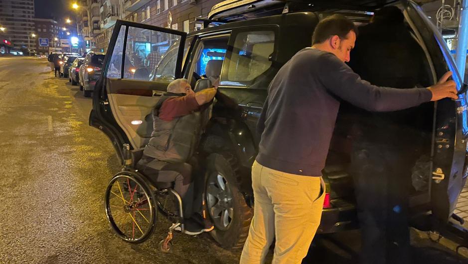 Dani Alonso, el 'héroe de Filomena' en silla de ruedas que parte al rescate de ucranianos con su 4x4